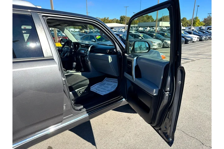 $16980 : 2013 4Runner SR5 4WD image 9