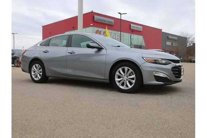 $18977 : Chevrolet Malibu 2024 LT 4dr image 2