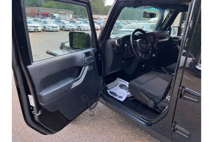 $11999 : 2011 Wrangler Unlimited Rubic image 10