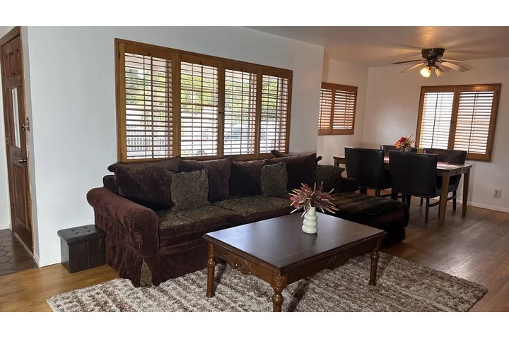 $5000 : Casa de Renta con Piscina image 1