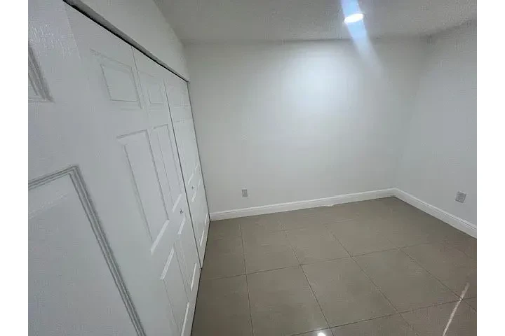 $1000 : Amazing 3 bedroom, 2 bathroom image 3