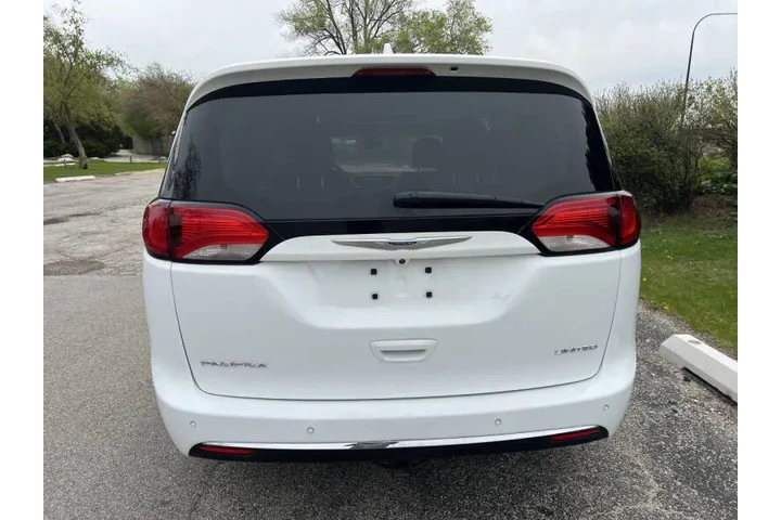 $14997 : 2019 Pacifica Limited image 6