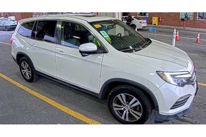 $15995 : 2017 Pilot EX-L image 3