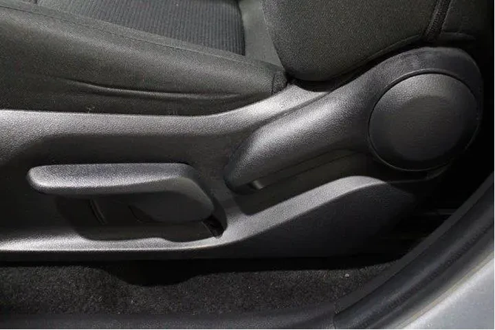 $33998 : Toyota RAV4 2024 AWD LE 4dr image 4