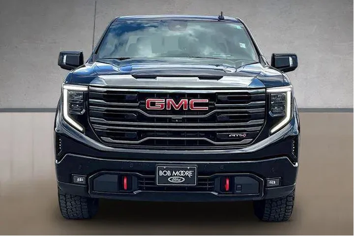 $39887 : GMC Sierra 1500 2023 4x4 AT4 image 3
