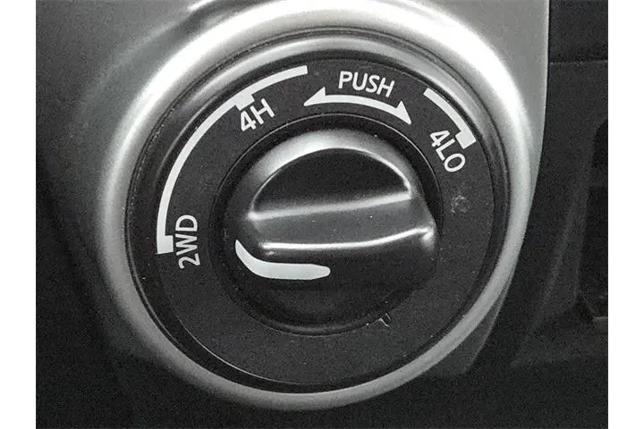 $24525 : Nissan Titan 2018 4x4 S 4dr image 7