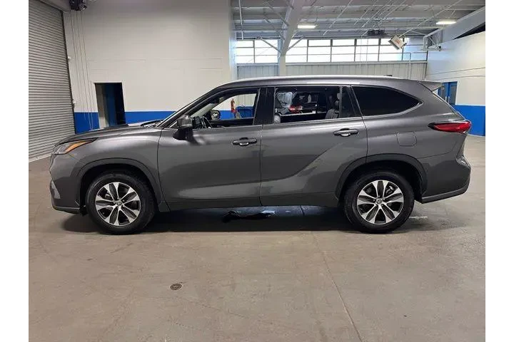 $36770 : Toyota Highlander Hybrid 202 image 5