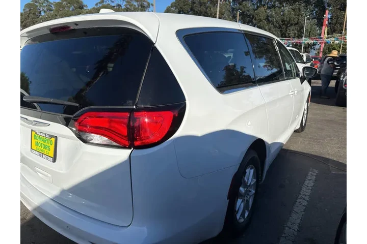 $13999 : 2017 Pacifica Touring image 6