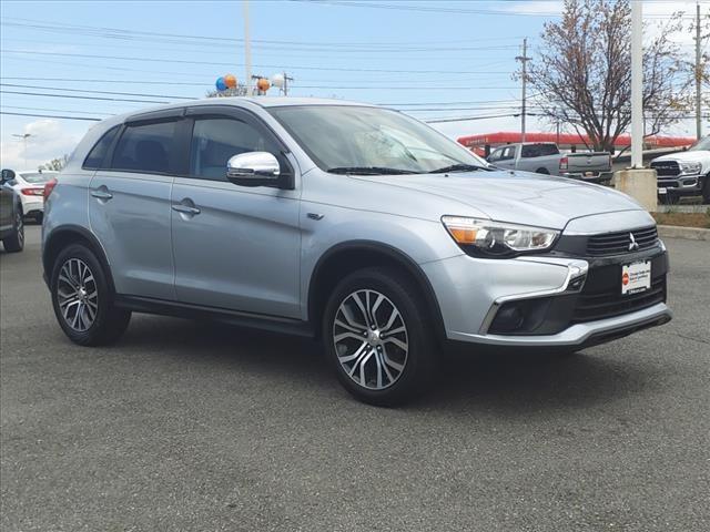 $15997 : PRE-OWNED 2017 MITSUBISHI OUT image 2