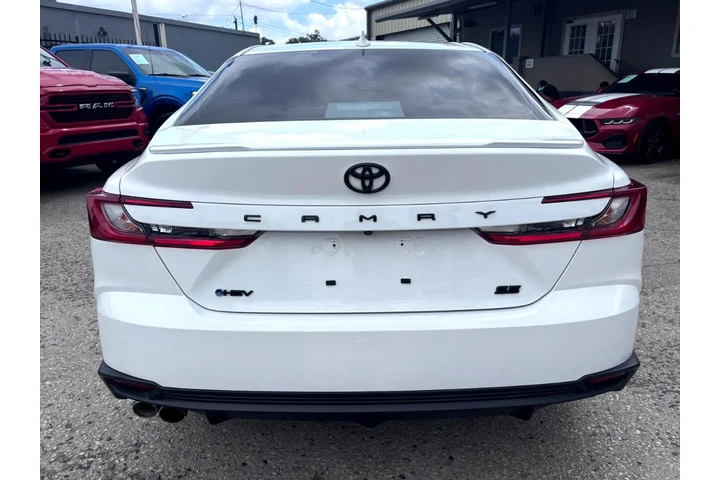 2025 Camry SE image 4
