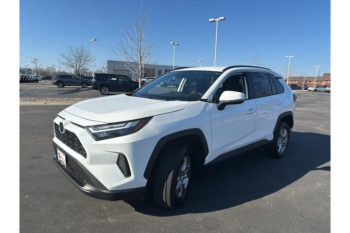 $26000 : Gold Certified2024 RAV4 XLE image 8