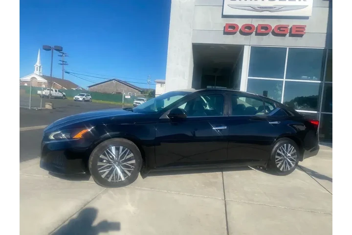 $19588 : Nissan Altima 2023 2.5 SV 4d image 3