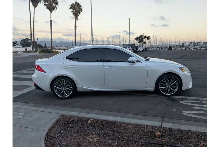 $15988 : 2014 IS 250 Sport image 5