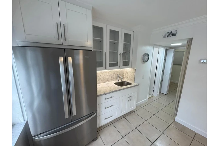 $2400 : 2 Bedroom, 1 Bathroom House image 2