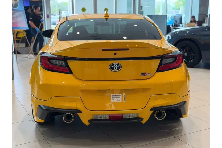 TOYOTA GR86 YUZU EDITION image 2