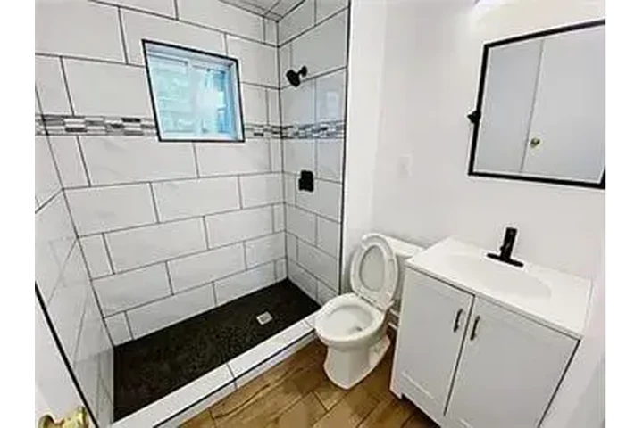 $1950 : Rental property with 3 bedro image 10