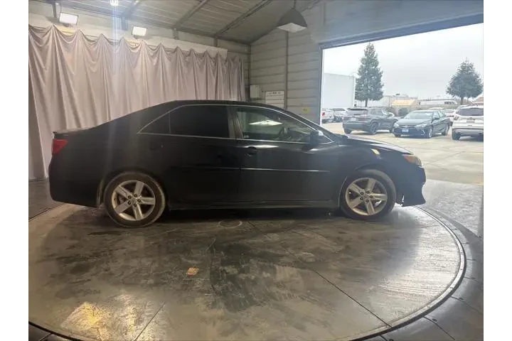 $7399 : Toyota Camry 2014 SE 4dr Sed image 3