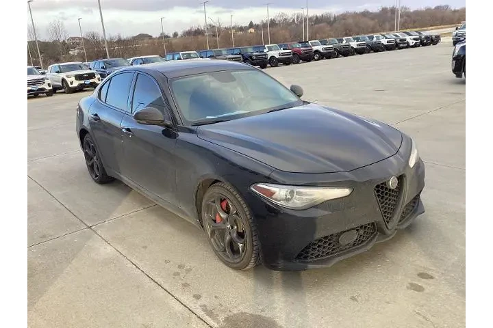 $18345 : Alfa Romeo Giulia 2018 AWD T image 4