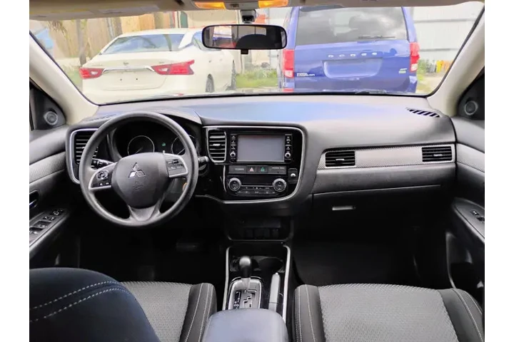 $8850 : 2018 Outlander LE image 10