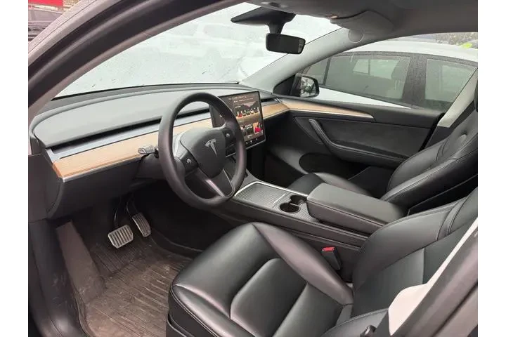 $29987 : Tesla Model Y 2023 AWD Long image 8