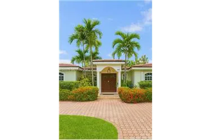 $11000 : Rental property with 4 bedro image 3