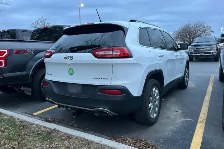 $8995 : Jeep Cherokee 2015 4x4 Limit image 2