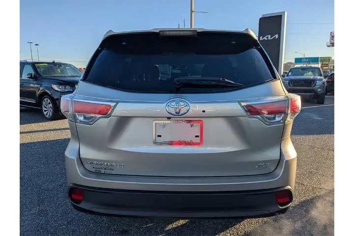 $22403 : Toyota Highlander 2015 XLE 4 image 4