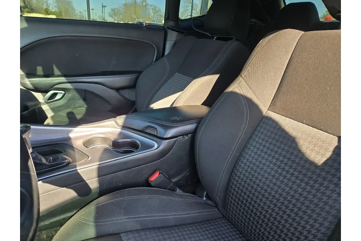 $23500 : Dodge Challenger 2020 SXT 2d image 9