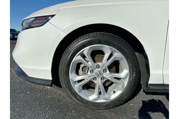 $23500 : Honda Accord 2024 LX 4dr Sed image 10