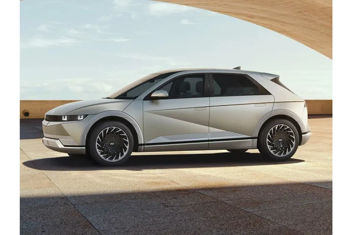 $13890 : Hyundai IONIQ 5 2022 SE 4dr image 1