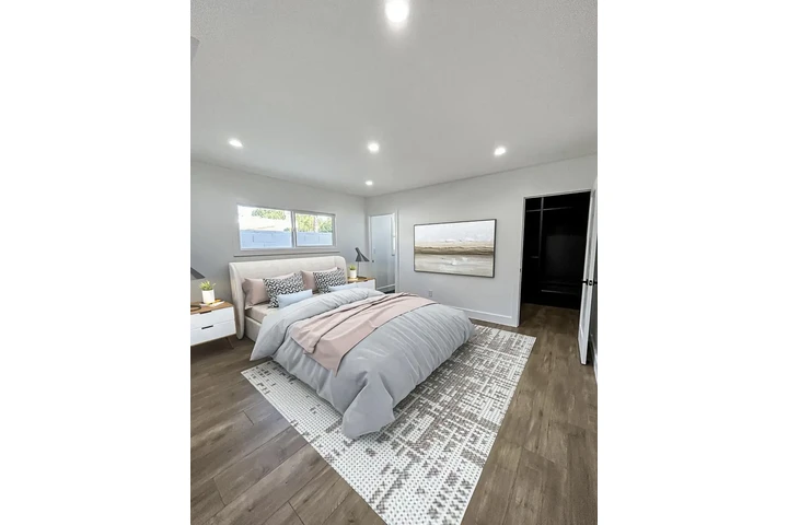 $1200 : charming  natural light home image 4