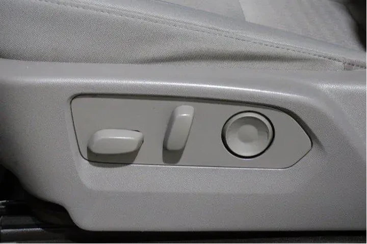 $35892 : Chevrolet Silverado 1500 202 image 4