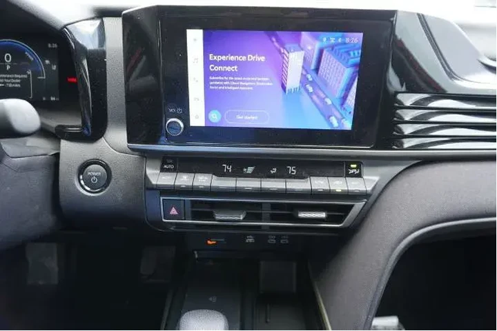 $27488 : Toyota Camry 2025 SE 4dr Sed image 8