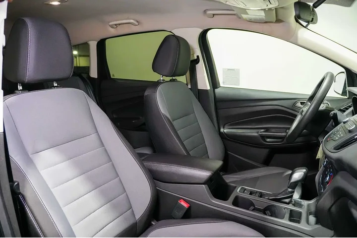 $9491 : 2017 Escape image 2