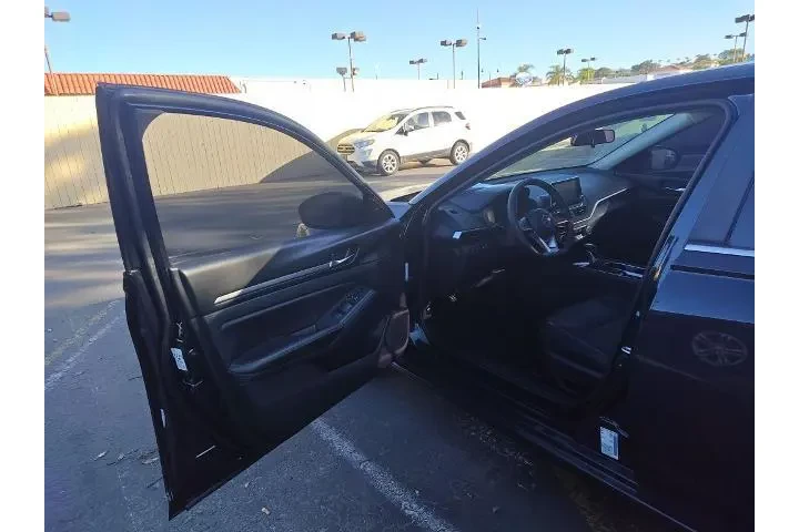 $16496 : Nissan Altima 2022 2.5 SV 4d image 5