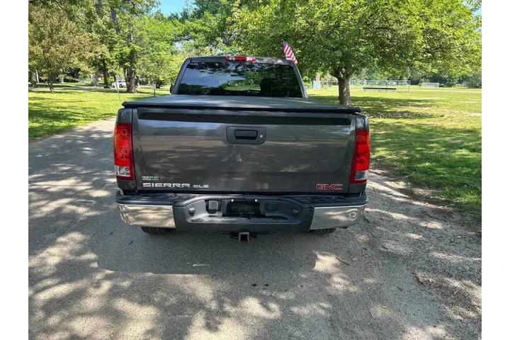 $5995 : 2011 GMC Sierra 1500 SLE image 5