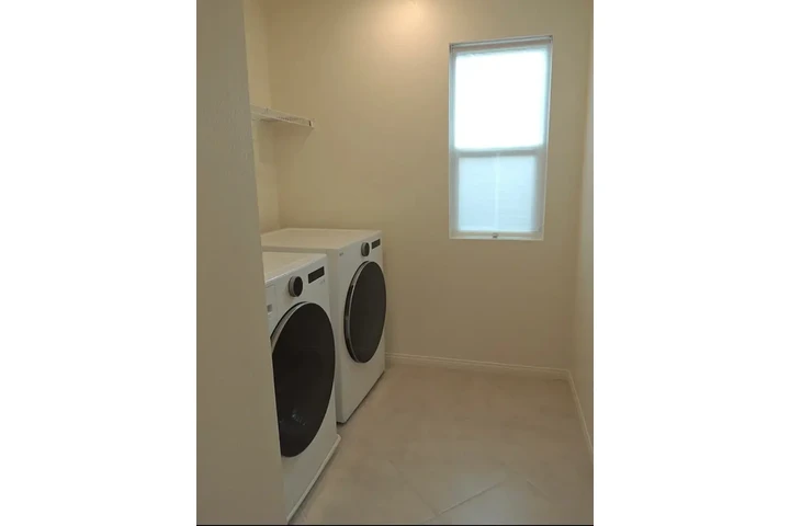 $1350 : 3 dormitorios y 2.5 baños image 3