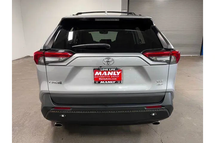 $26330 : Toyota RAV4 2019 AWD XLE 4dr image 4