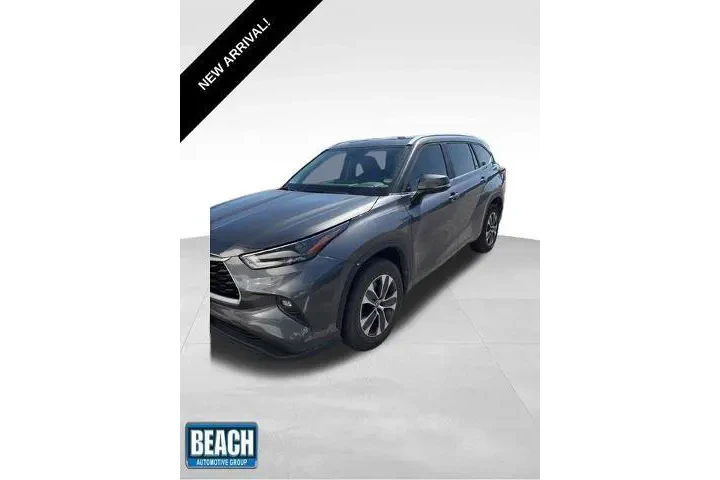 $34231 : Toyota Highlander 2023 L 4dr image 1