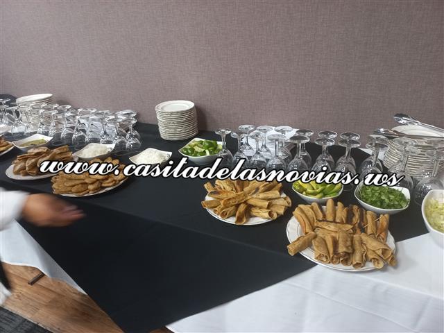 Bocadillos y canapés image 6