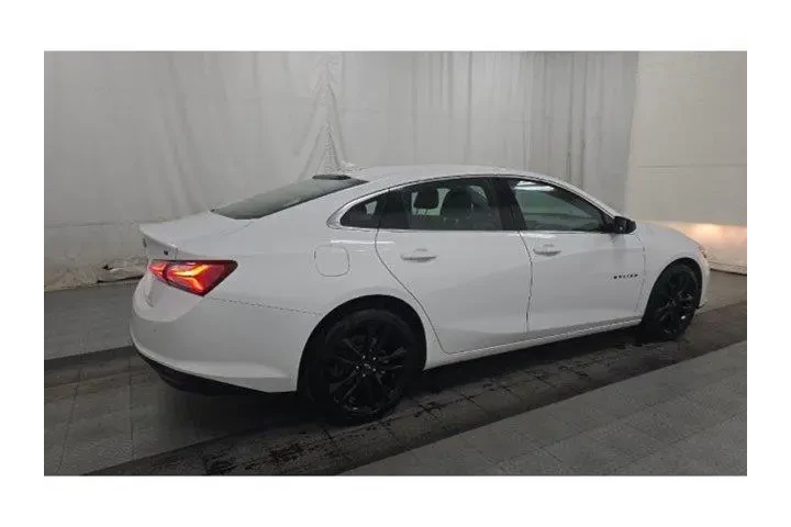 $24500 : Chevrolet Malibu 2024 LT 4dr image 3