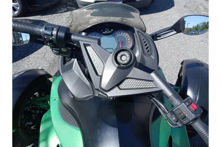 2012 Spyder Roadster image 9