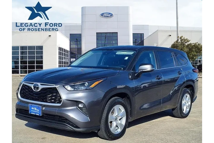 $28228 : Toyota Highlander 2023 LE 4d image 1