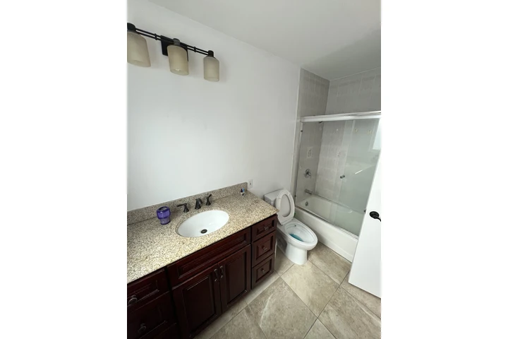 $1100 : Habitacion Privada Disponible image 2