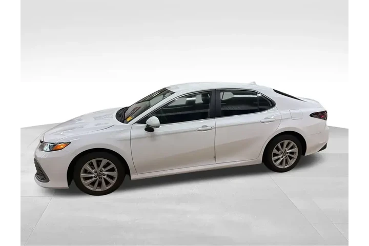 $24924 : Toyota Camry 2024 LE 4dr Sed image 2