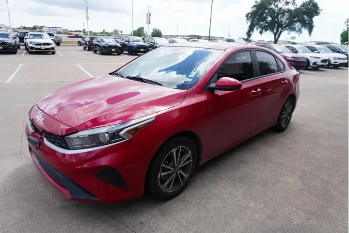 $14988 : Kia Forte 2022 LXS 4dr Sedan image 4