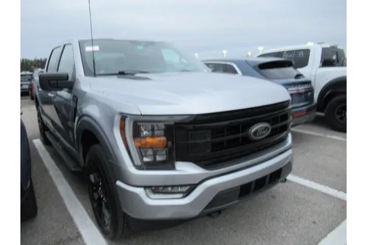 $38990 : Ford F-150 2022 4x4 XLT 4dr image 1