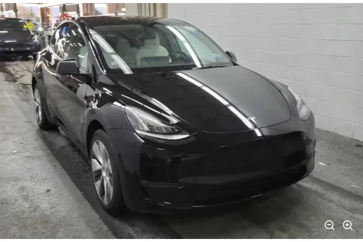 $27499 : 2022 Model Y Long Range image 6