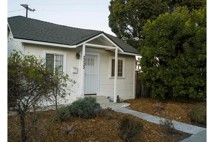 $1900 : Casa De renta🏠Torrance, CA image 1