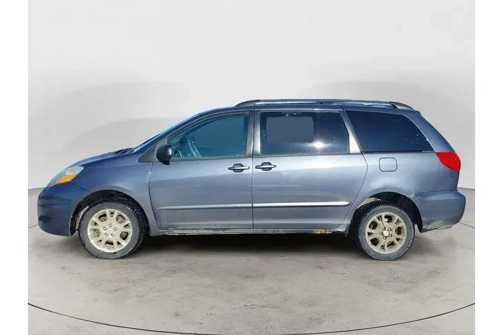 $6961 : Toyota Sienna 2006 AWD LE 7- image 2